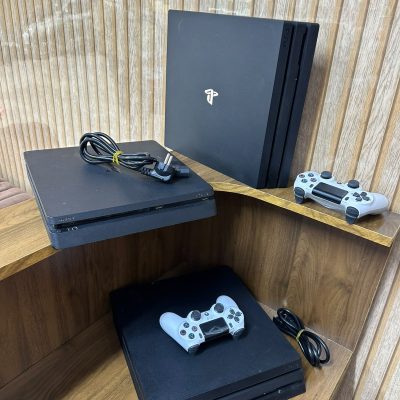 Play4 Slim Semi-Novo 💾1TB 🕹️ 1 comando Dois jogos